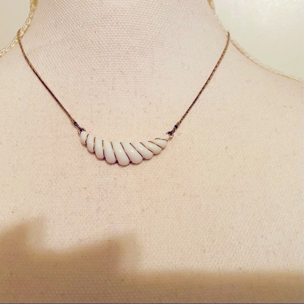 Avon stamped Vintage Necklace. Gatsby collection. - Picture 2 of 7